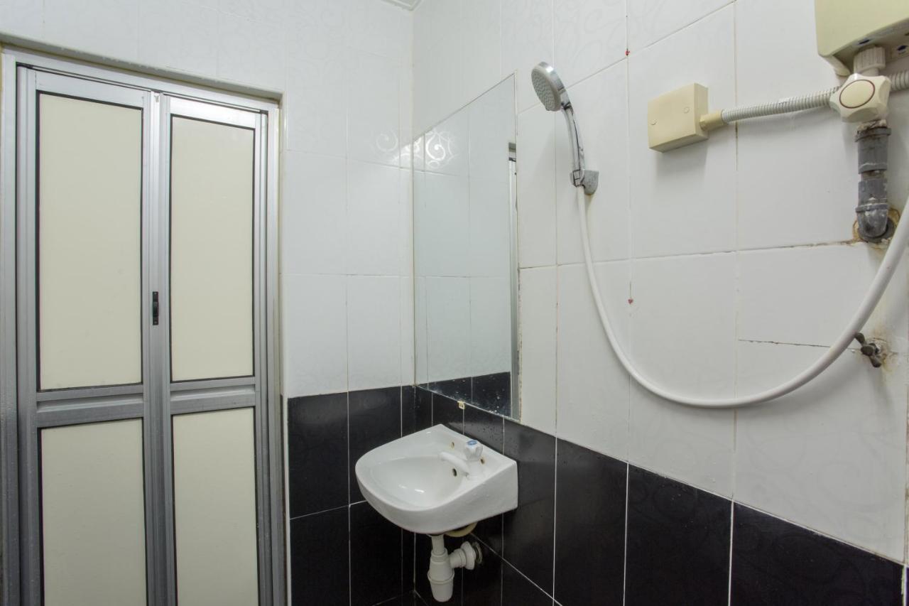 OYO 822 Zande Motel Kuala Selangor Exterior foto